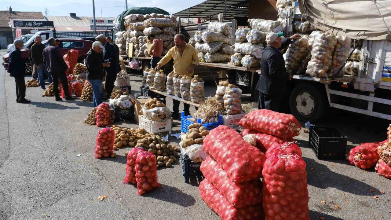 Vatandaşların kışlık patates ve soğan stoku başladı