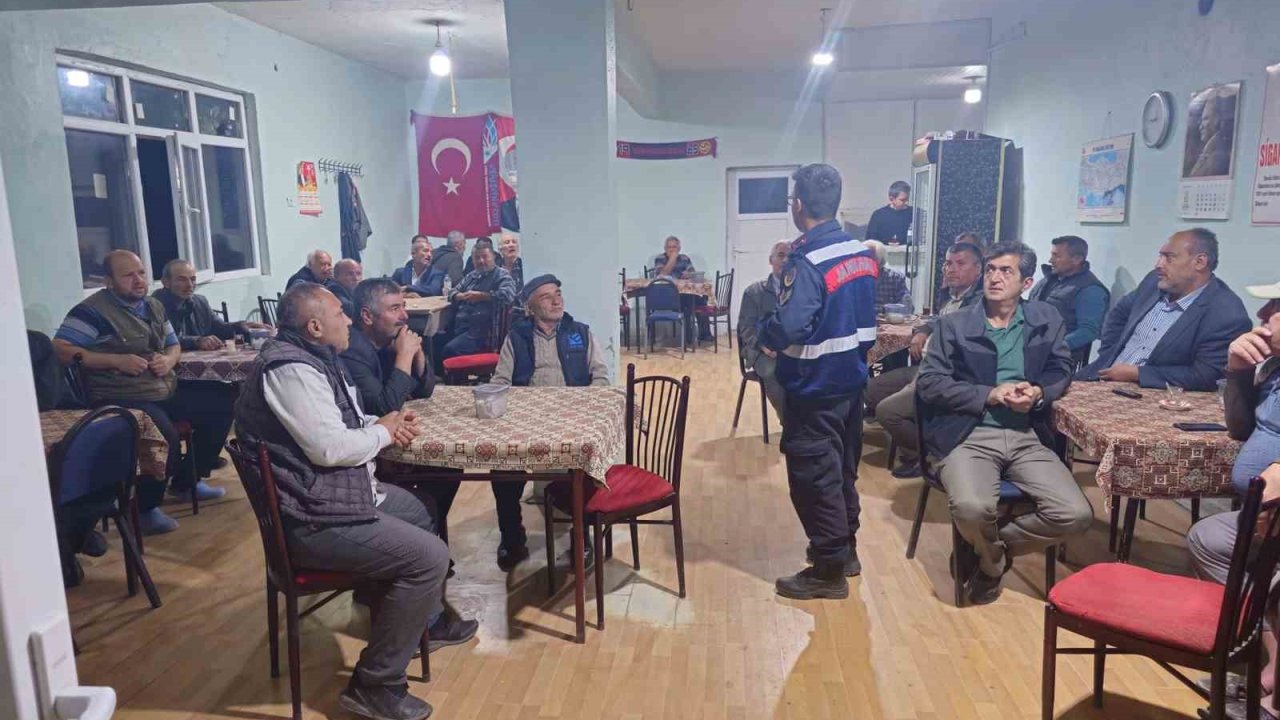 Jandarma ekipleri vatandaşları çeşitli konularda bilgilendirdi