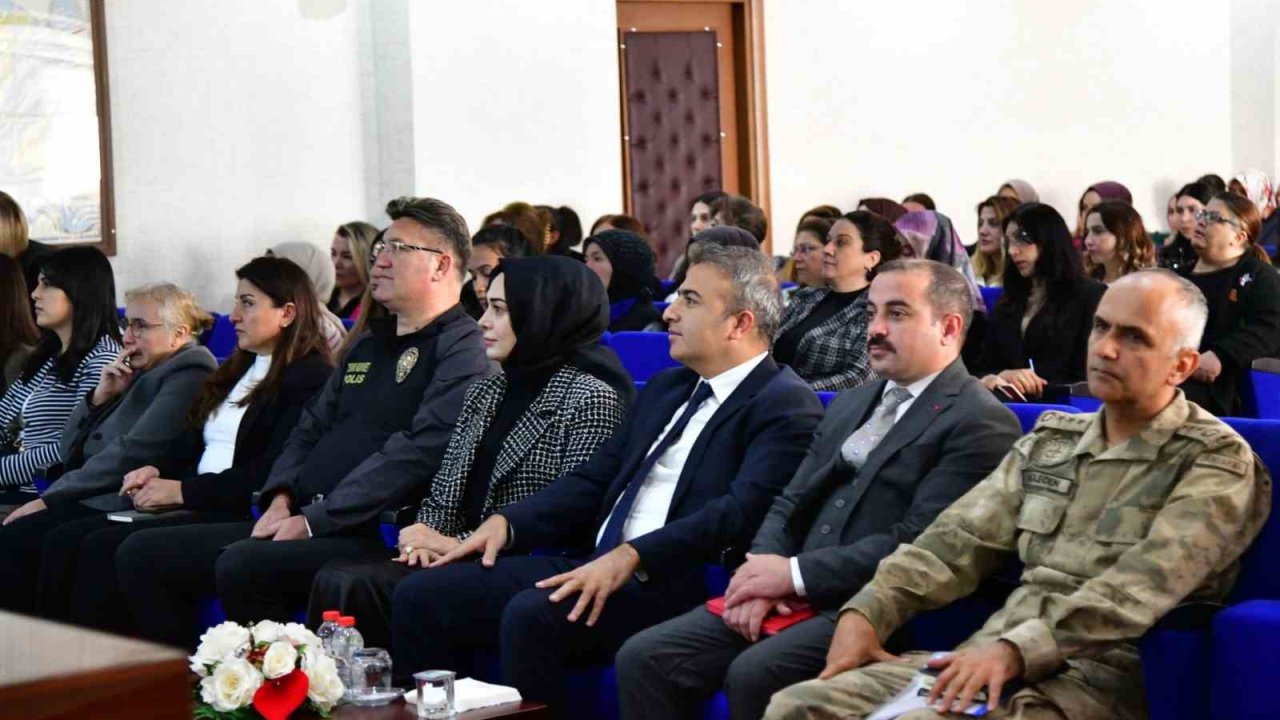 Ardahan’da "En İyi Narkotik Polisi Anne" Semineri