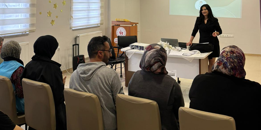 Kars'ta Yurt Öğrencilerine Ruh Sağlığı Semineri Düzenlendi