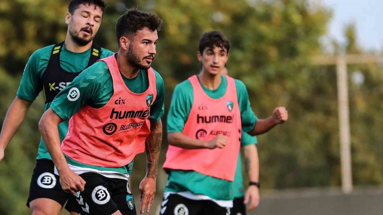 Kocaelispor’da oyuncular rotayı Ümraniyespor maçına çevirdi