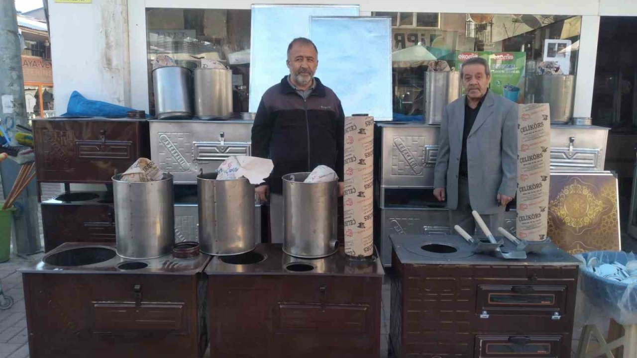 Tercan’da havalar soğudu sobalar satışa çıkarıldı