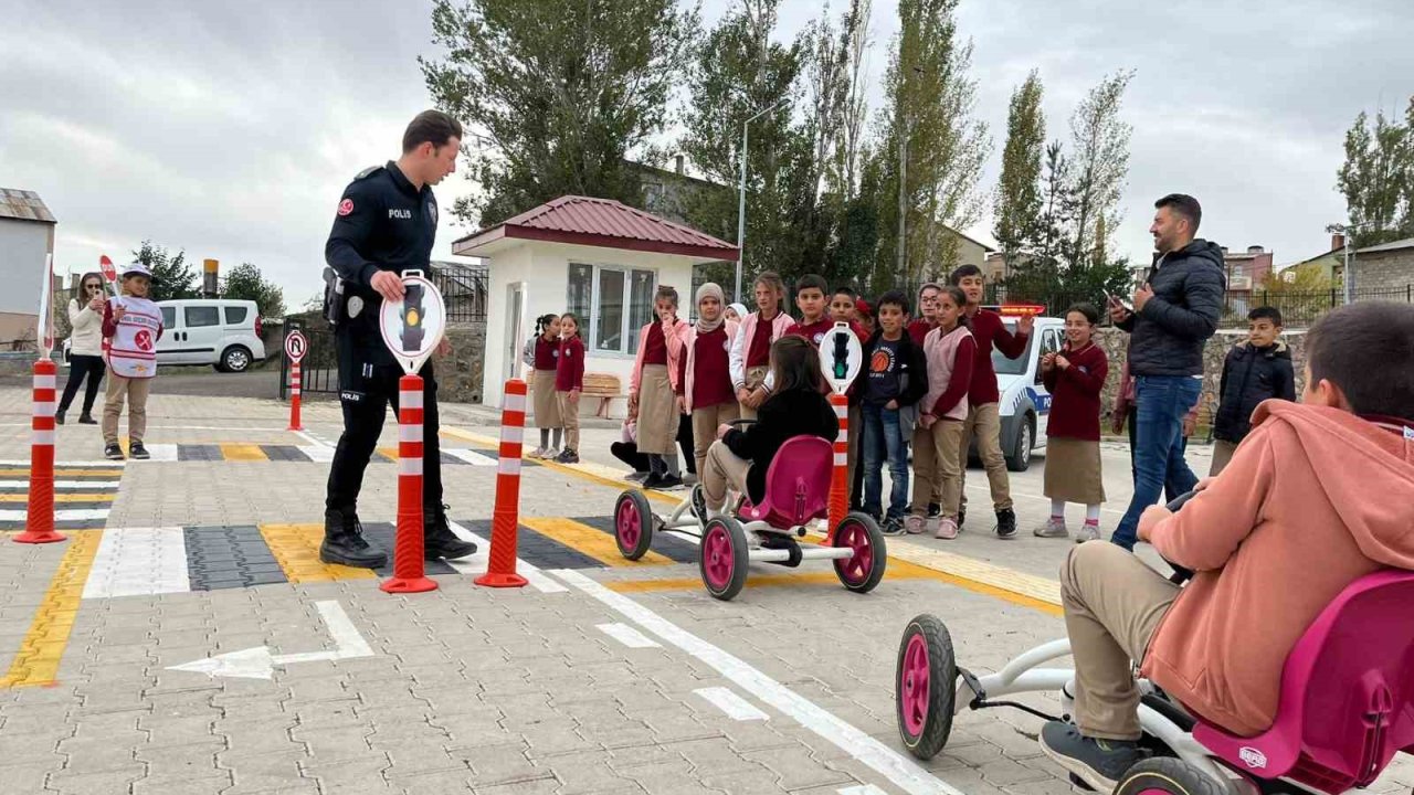 Geleceğin sürücülerine trafik bilinci aşılanıyor