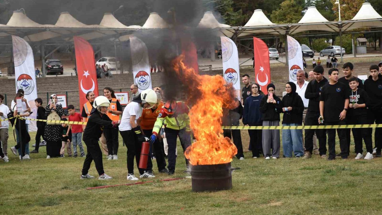 Bilecik’te birçok kurumun katıldığı dev Afet Farkındalık Eğitimi ve Tatbikatı gerçekleştirildi