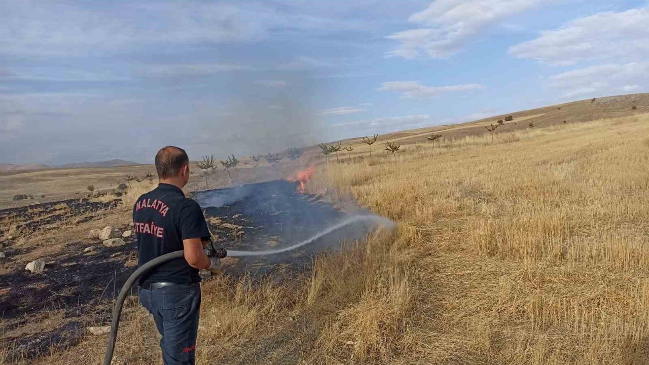 Malatya’da 2 bin 500 dekar alanda etkili olan anız yangını söndürüldü