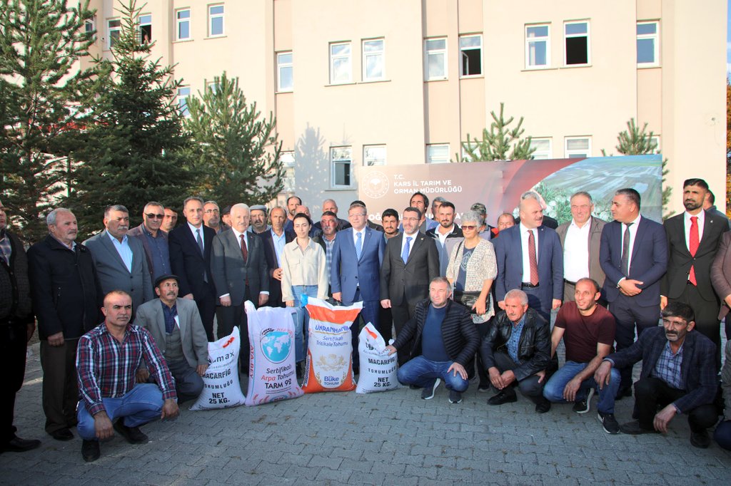 Kars'ta çiftçilere, Arpa ve buğday tohumu dağıtıldı.