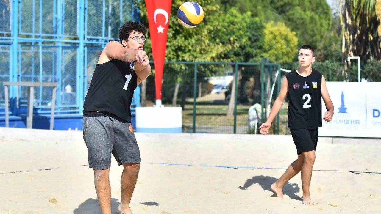 Liseliler Plaj Voleybolu Şenliği coşkuyla sona erdi