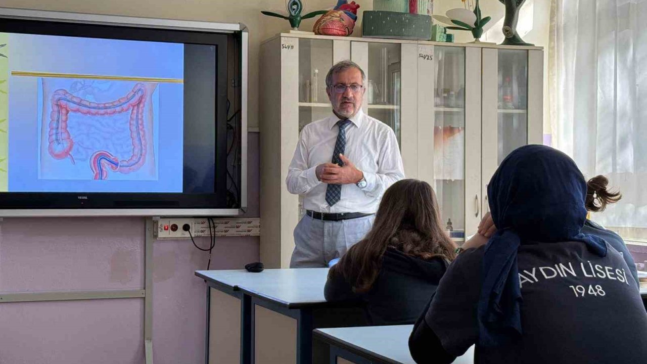 Aydın Lisesi, akademisyenleri ağırlamaya devam ediyor