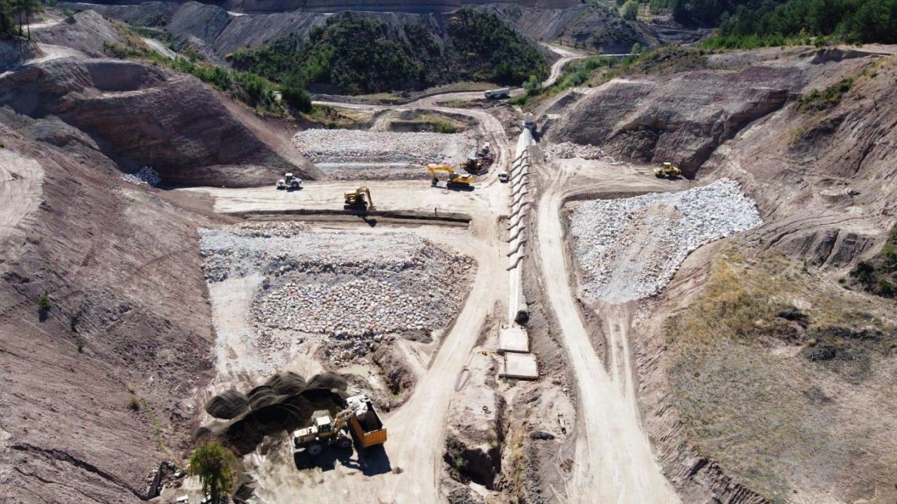 Gediz Kayacık Barajı’nda çalışmalar aralıksız devam ediyor