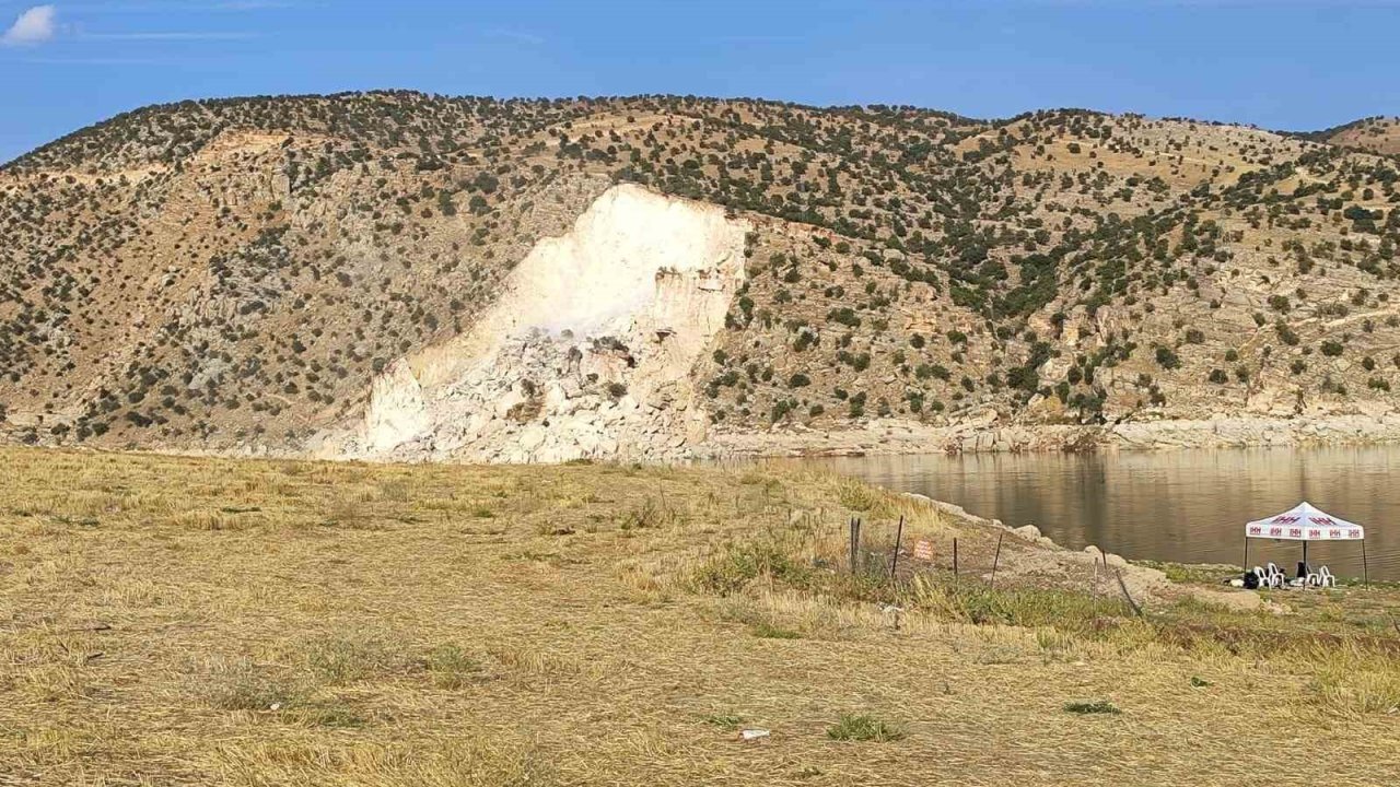 Siirt’te balık avlamaya giden grup canını zor kurtardı, araç akıntıya kapıldı