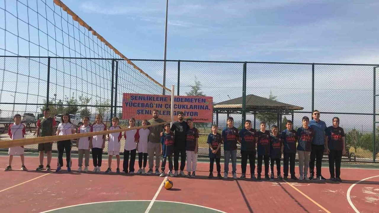 Batman’da voleybol turnuvasında kızlar ve erkekler aynı takımda oynadı