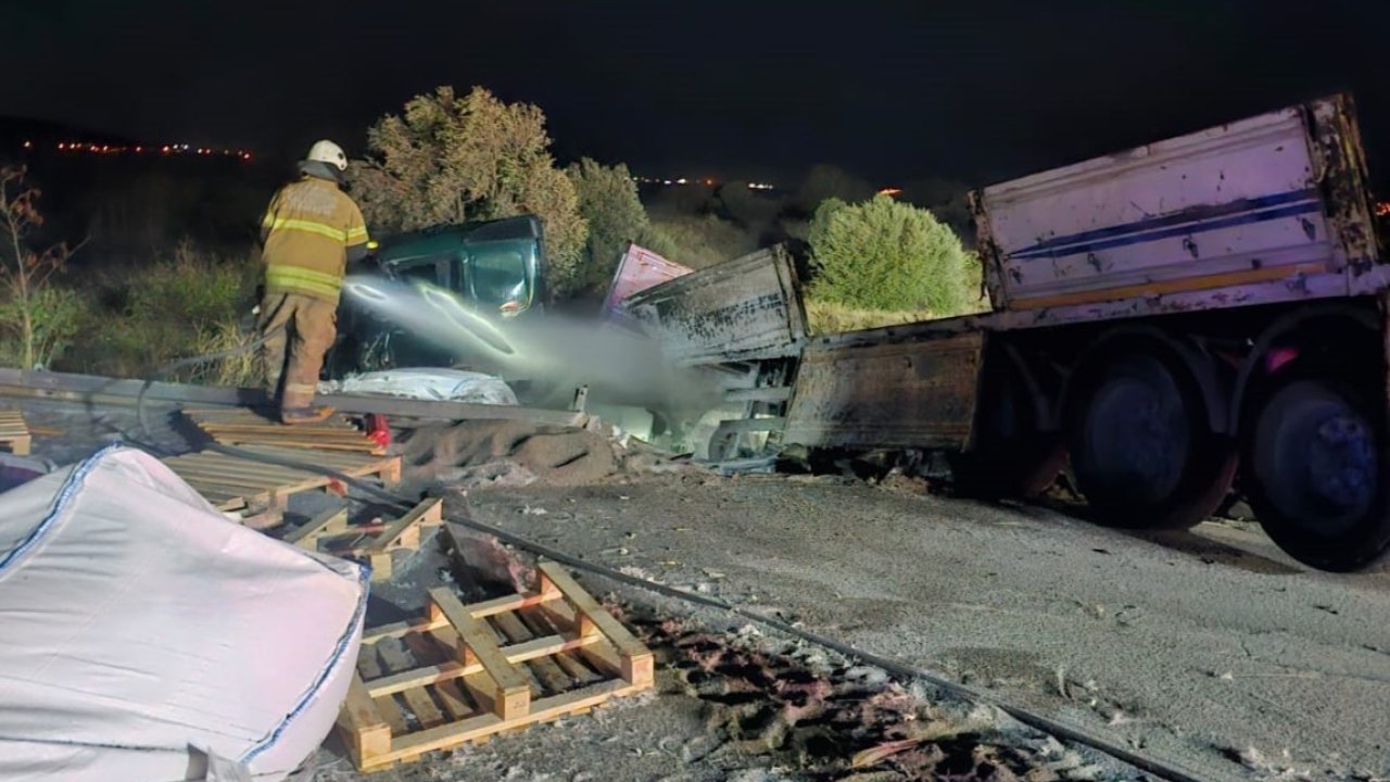 İzmir’de feci kaza: Önce ata sonra tıra çarptı, yanan araçtan sağ çıkamadı