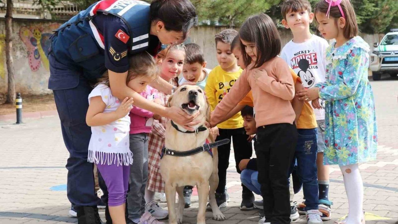 Jandarma çocukları bilgilendirdi