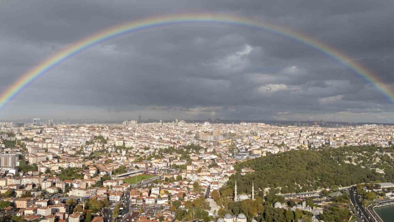 İstanbul semalarında oluşan gökkuşağı kendine hayran bıraktı