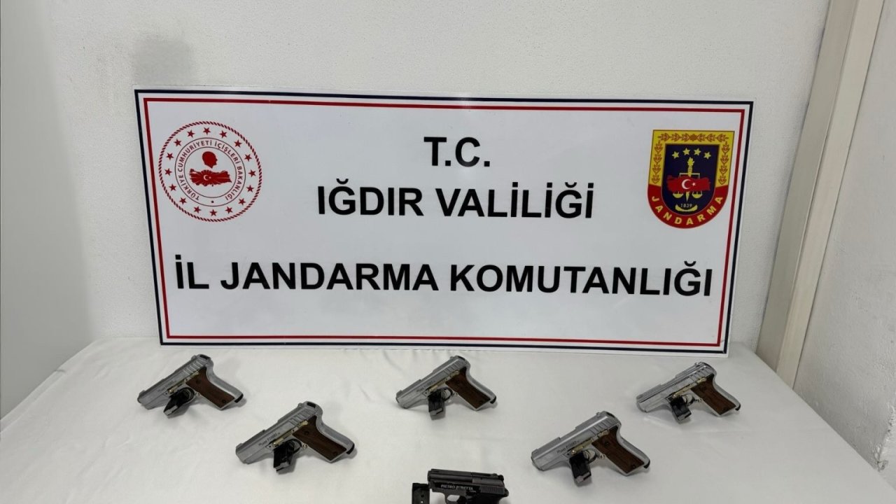 Iğdır’daki kaçakçılık operasyonunda 6 tabanca ele geçirildi