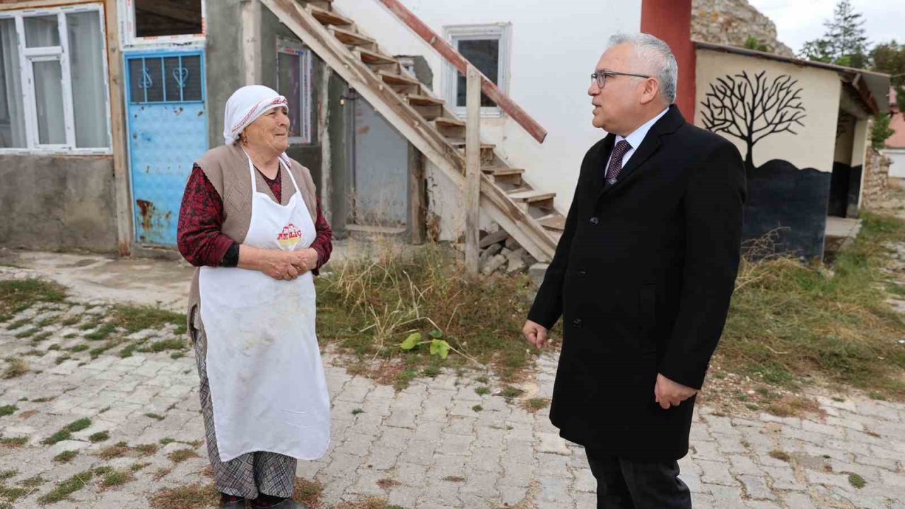 Sivas’ta meydana gelen iki ayrı depremde 12 ev hafif hasar gördü