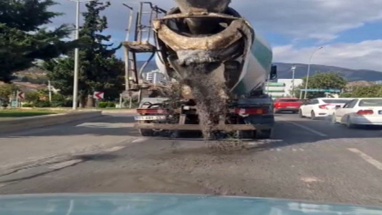 Beton mikserinin harcı karayoluna dökerek ilerlediği anlar kamerada