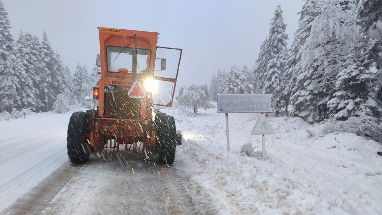 Kastamonu’daki kar yağışı sürücülere zor anlar yaşattı