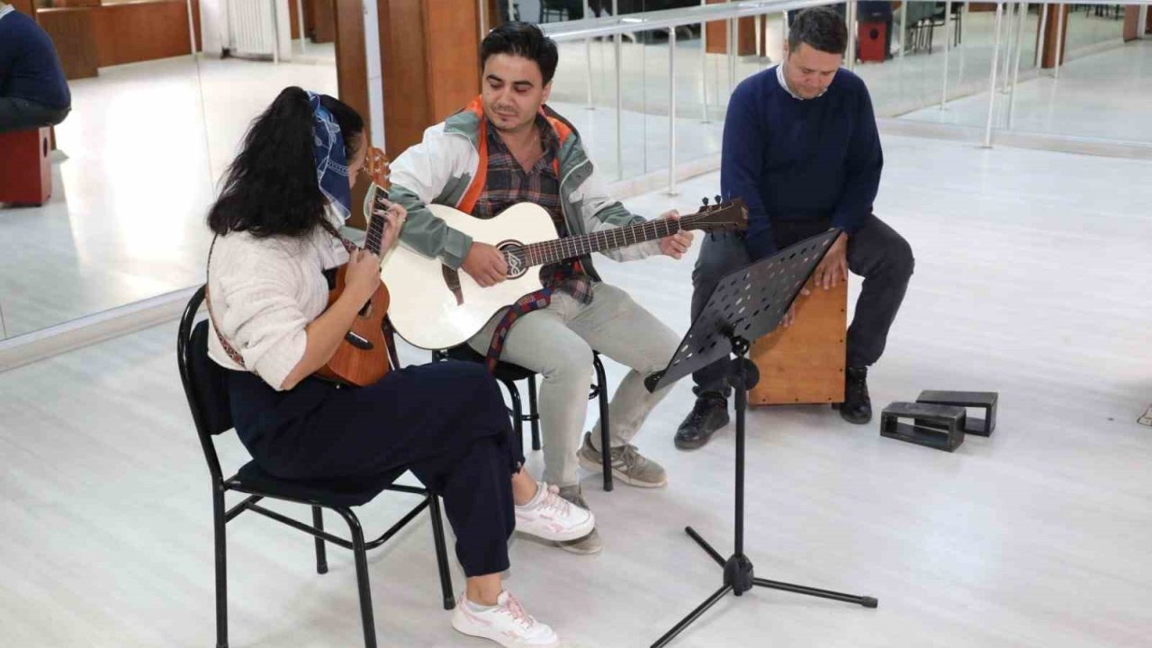 Odunpazarı’nda sokak müzisyenleri seçildi