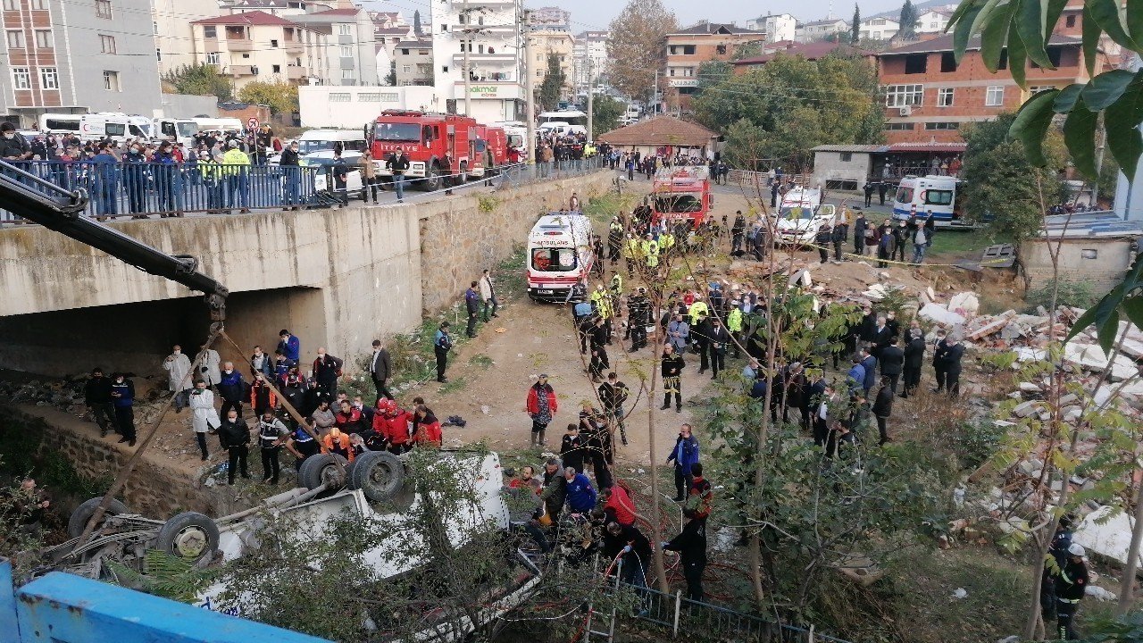 4’ü öğrenci 5 kişiyi ölüme götüren servis kazasında sanıklara ceza yağdı