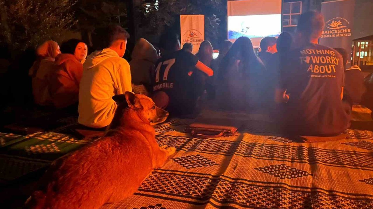 Sonbaharda açık hava sineması etkinliğine ilgi