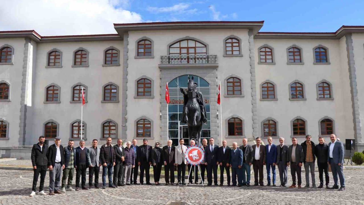 Oltu’da muhtarlar günü kutlandı