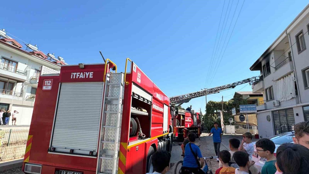 Fethiye’de çakmakla oyun yangın çıkardı