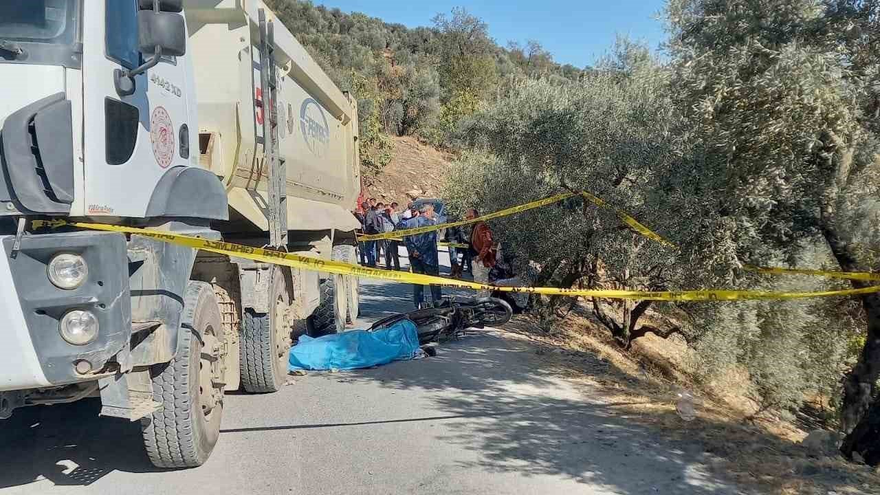 Kum kamyonunun altında kalan anneanne ve torunu hayatını kaybetti