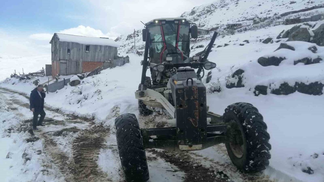 Trabzon’da ekiplerin kar mesaisi erken başladı