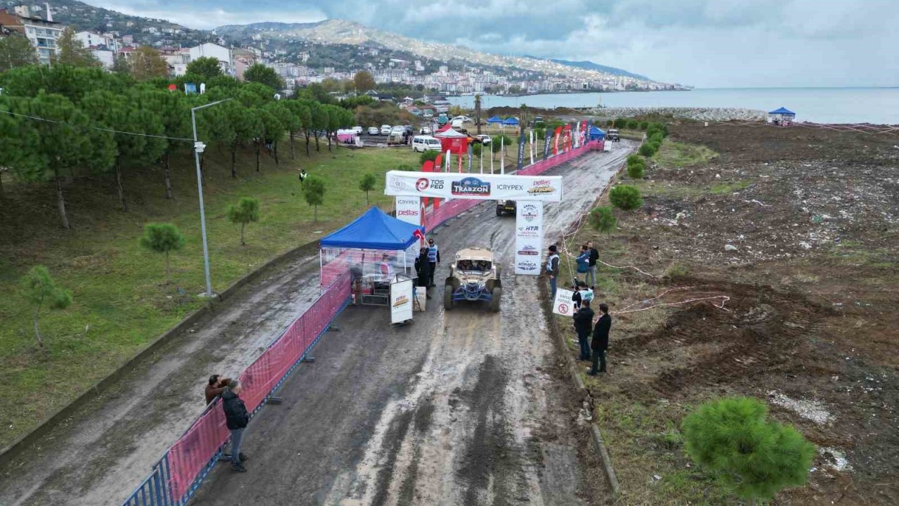 Deniz kenarında yapılan zorlu Off-Road yarışları nefesleri kesti