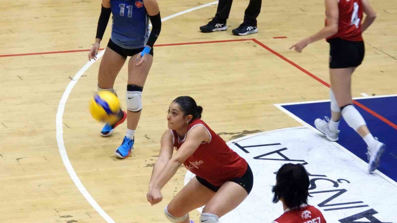 Kepez Belediyespor Kulübü Voleybol Takımı evinde galip