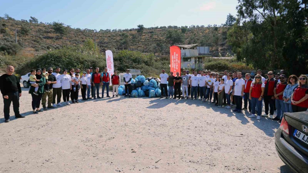 Güllük Lagünü’nde çevre temizliği