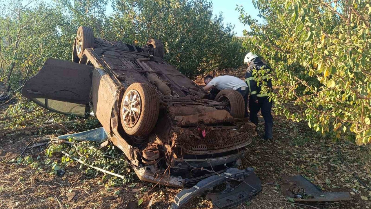 Kırıkhan’da meyve bahçesine uçan otomobilin sürücüsü yaralandı