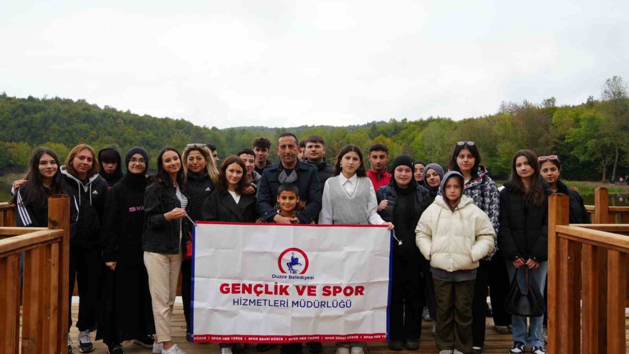 Düzce Belediyesi’nden gençlere tarih ve doğa turu