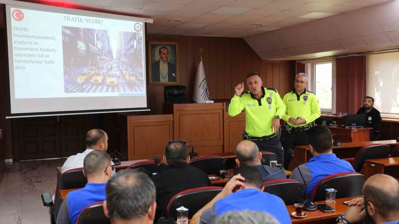 Odunpazarı Belediyesi’nde şoförlere güvenli sürüş eğitimi verildi