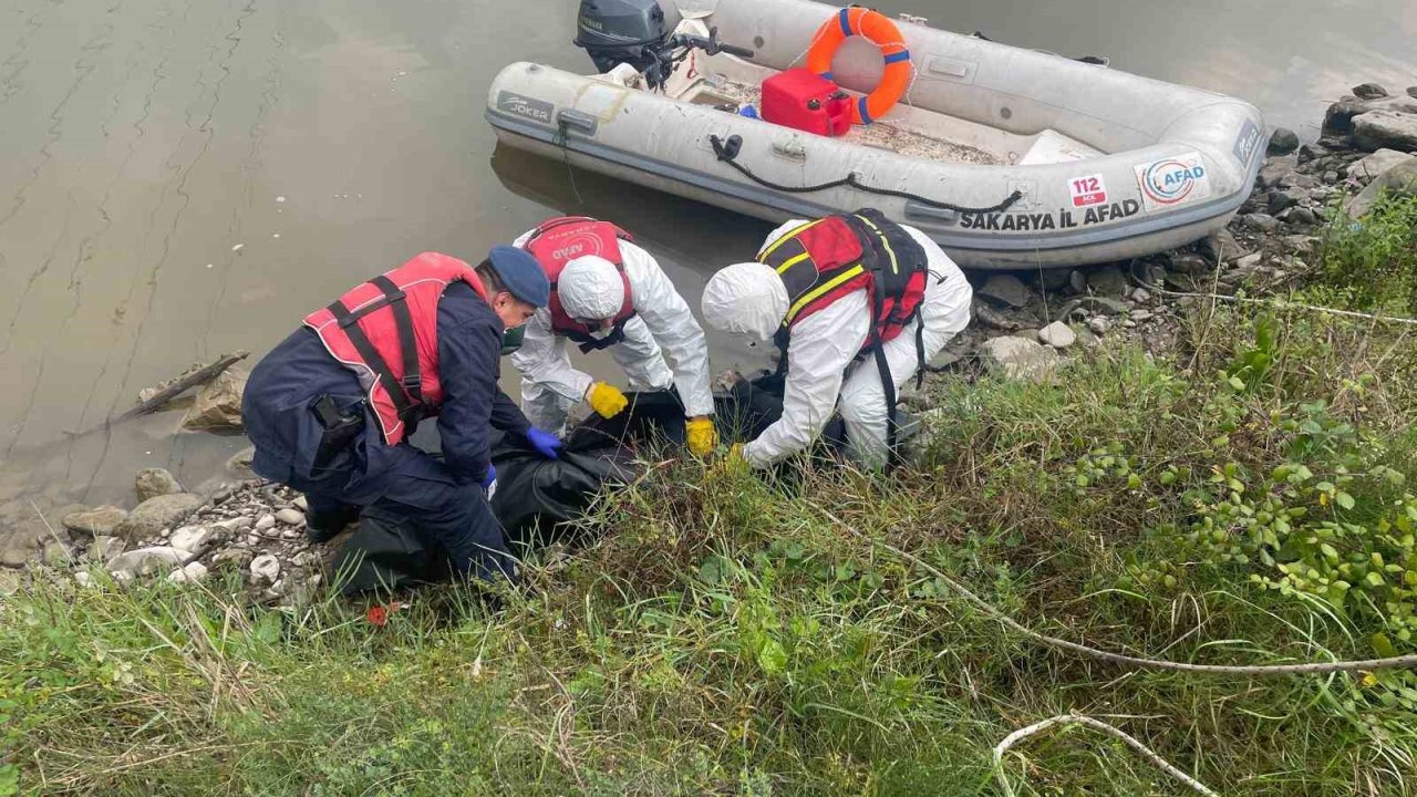 Sakarya Nehri’nde erkek cesedi bulundu