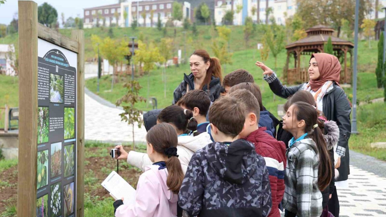 Öğrencilerden, Düzce Üniversitesi Botanik Bahçesi’ne ziyaret