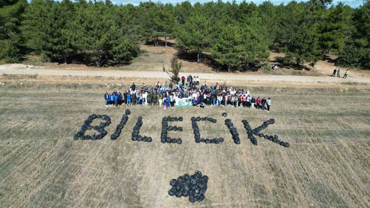 O kadar çöp topladılar ki poşetleriyle ’Bilecik’ yazdılar