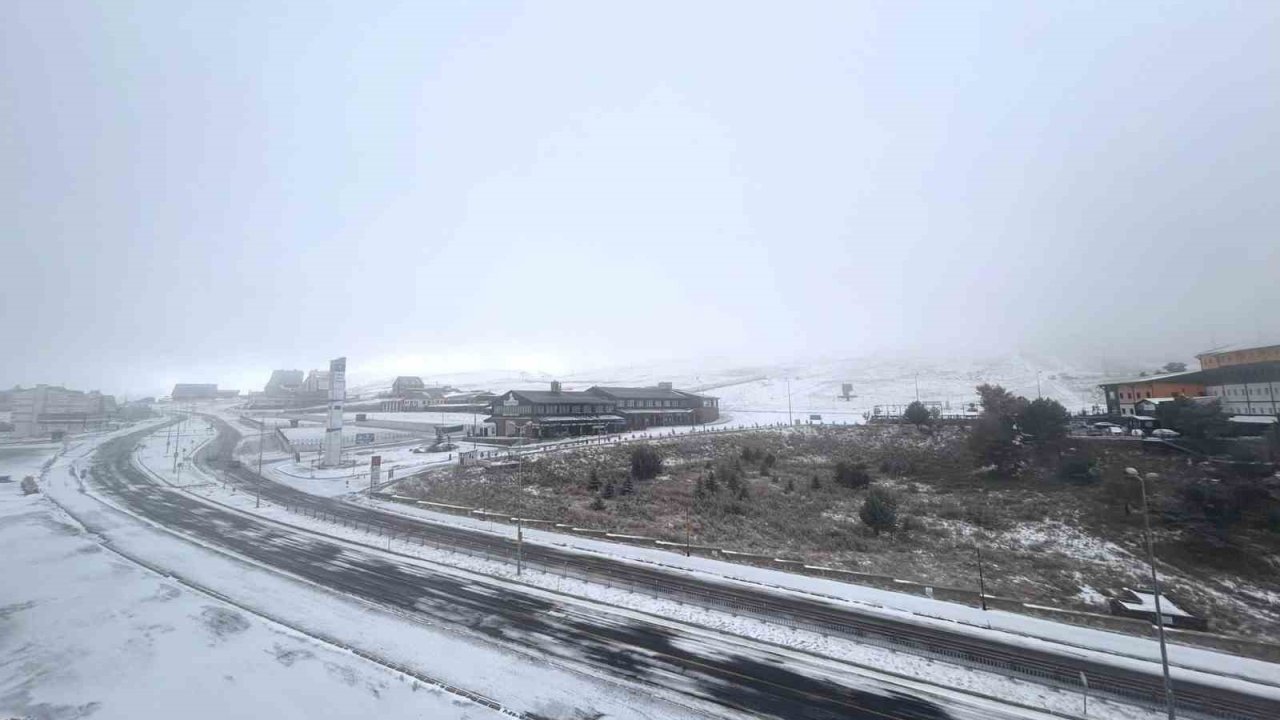 Erciyes’te kar yağışı sürüyor