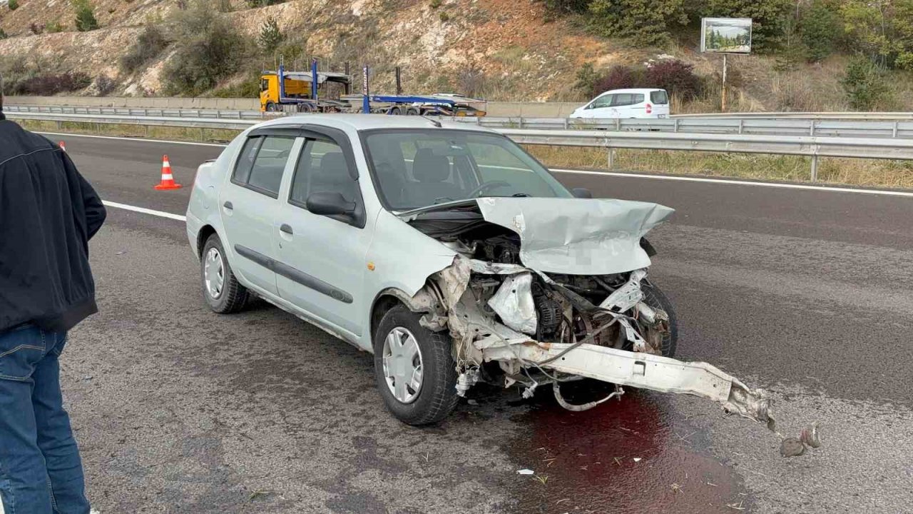 Otoyolda bariyerlere çarparak 30 metre sürüklendi: "Bir anlık dalgınlık"