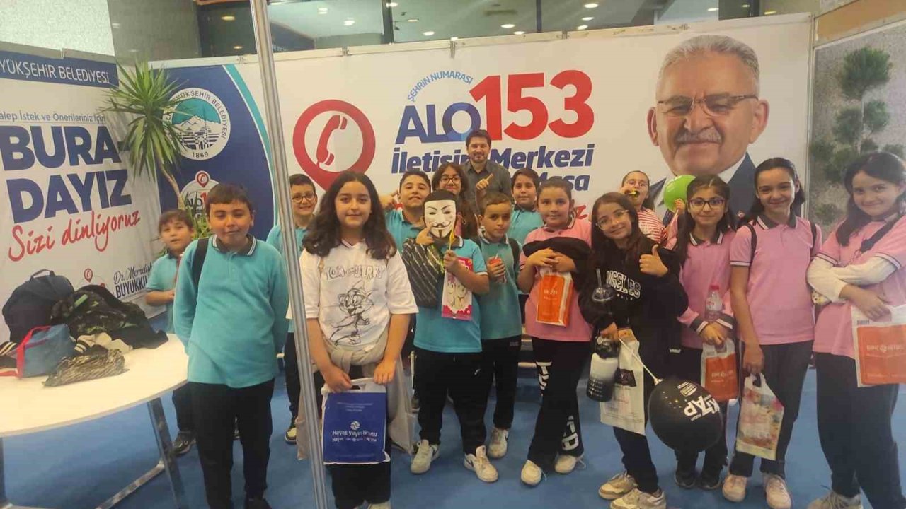 Büyükşehir Alo 153 ve Beyaz Masa, rekorlar kıran Kitap Fuarı’nda yoğun ilgi gördü