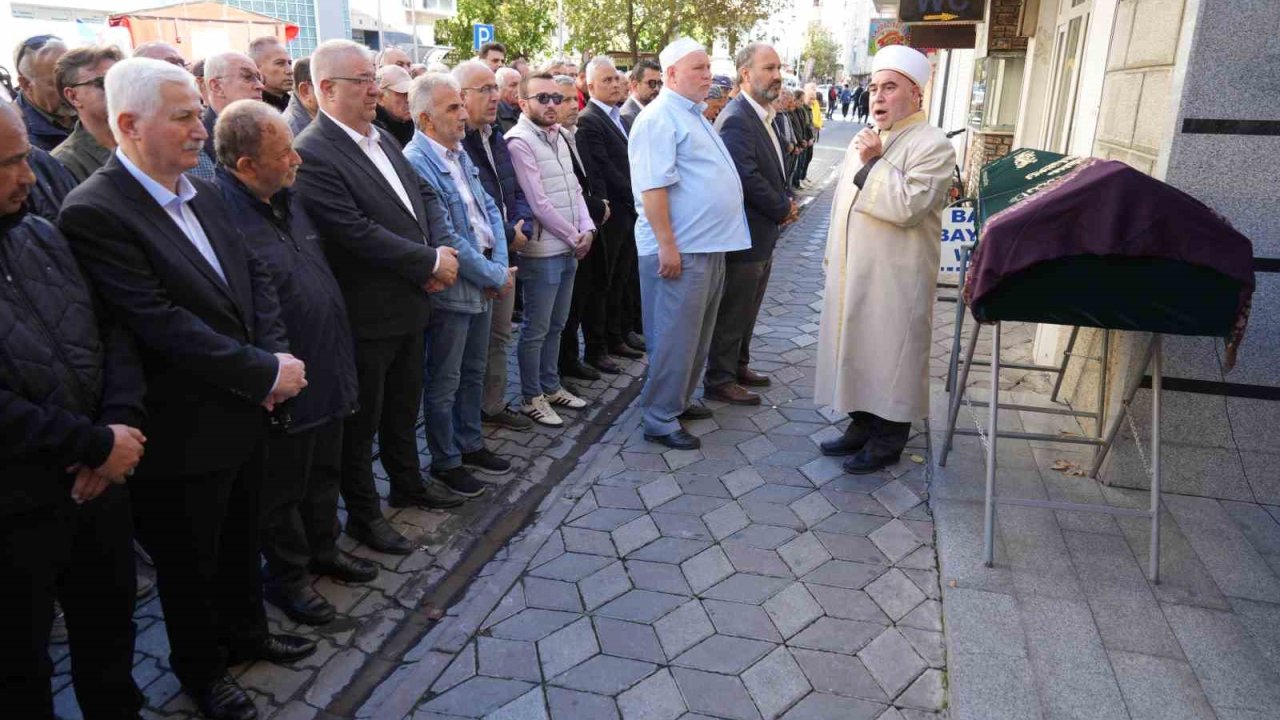 Aksaray’daki kazada yaralanarak tedavi gördüğü hastanede hayatını kaybeden Hafize Çimen, Edremit’te defnedildi