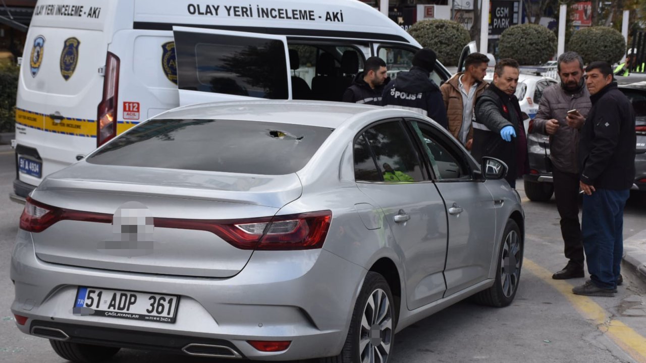 Gündüz vakti otomobili kurşunladılar