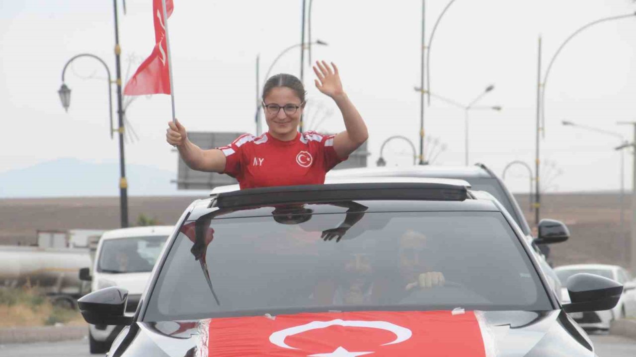 Avrupa şampiyonu sporcuya memleketi Cizre’de görkemli karşılama