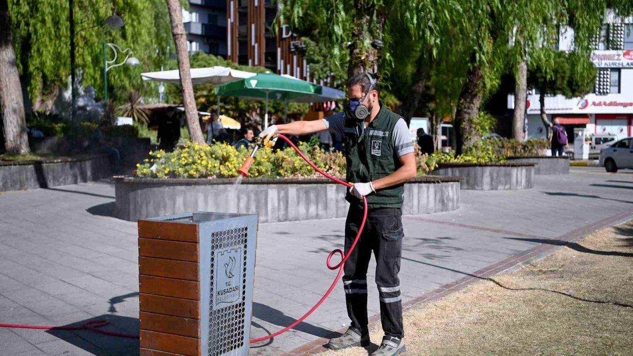 Kuşadası Belediyesi ilaçlama çalışmalarına devam ediyor