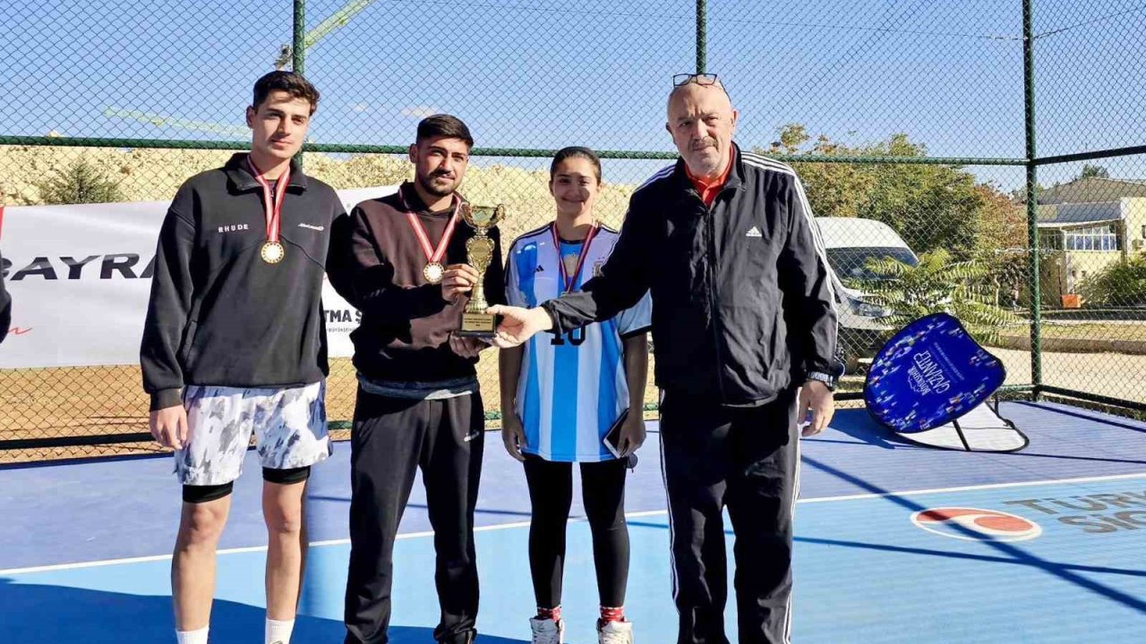 Cumhuriyet Bayramı etkinlikleri kapsamında GAÜN’de basketbol turnuvası düzenlendi