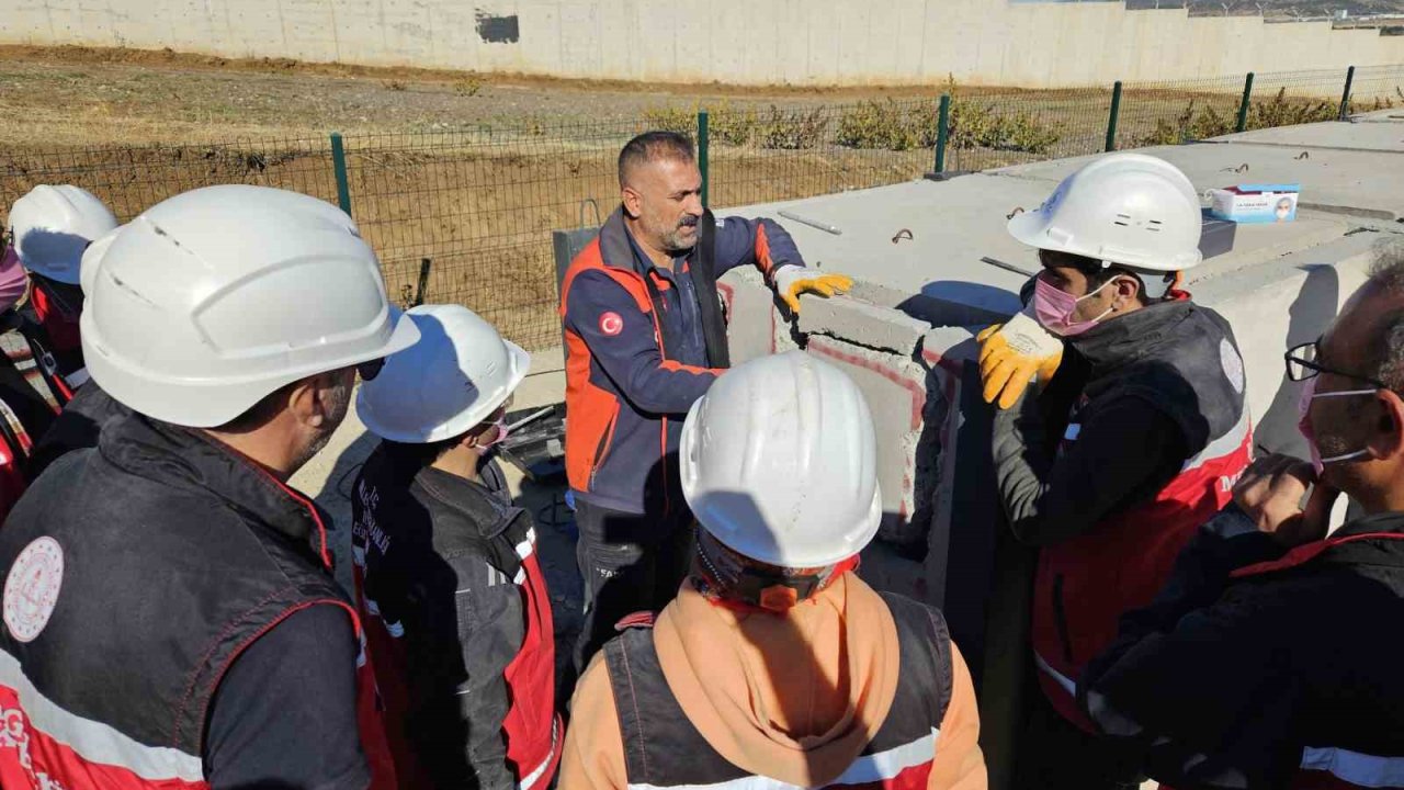 Bingöl’de MEB AKUB üyelerine eğitim