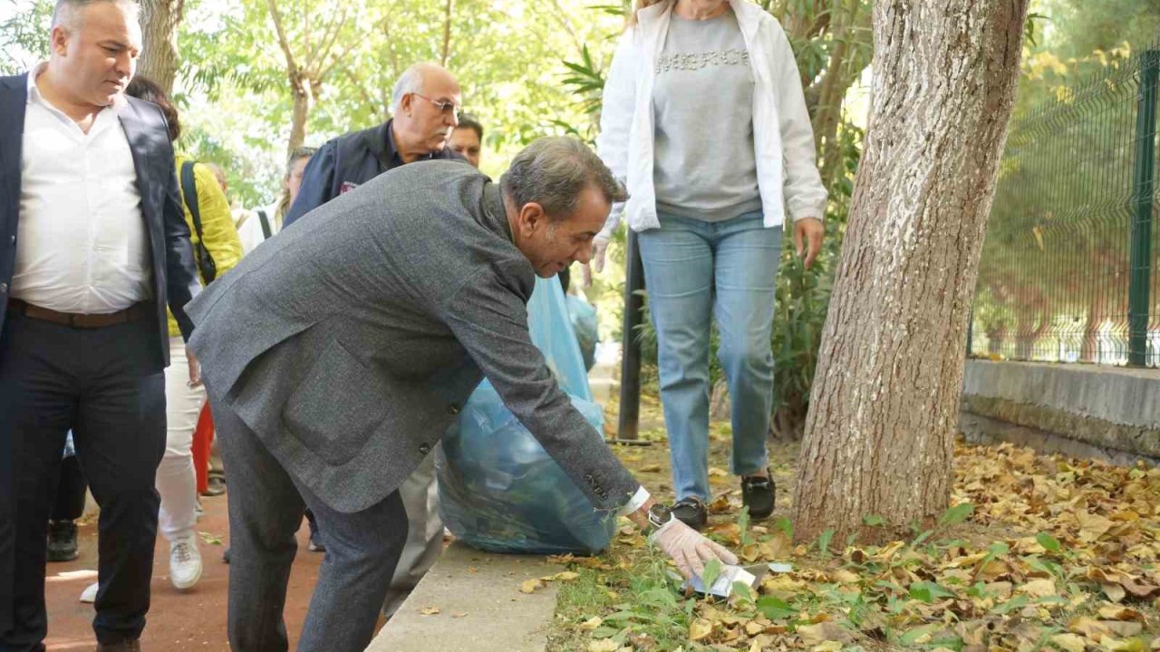 Eldivenleri giydi, çöp topladı, çevre temizliğine dikkat çekti