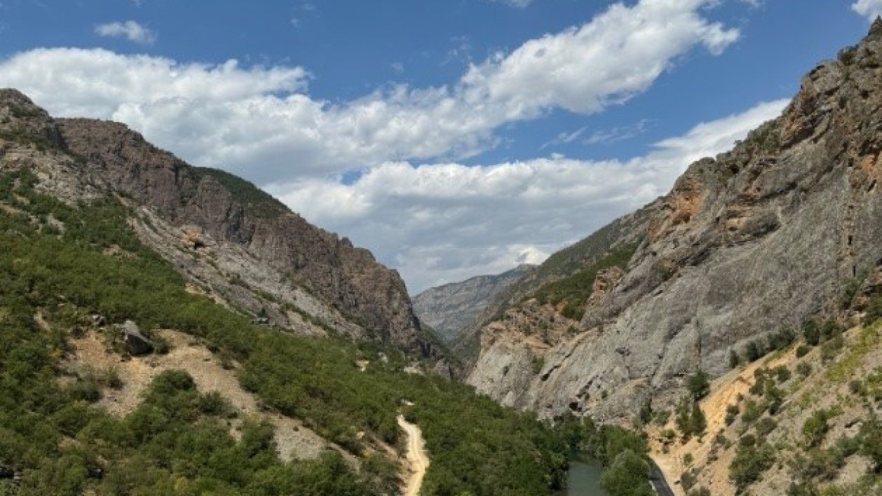 Munzur Nehri’ne akan kanalizasyona karşı imza kampanyası başlatıldı