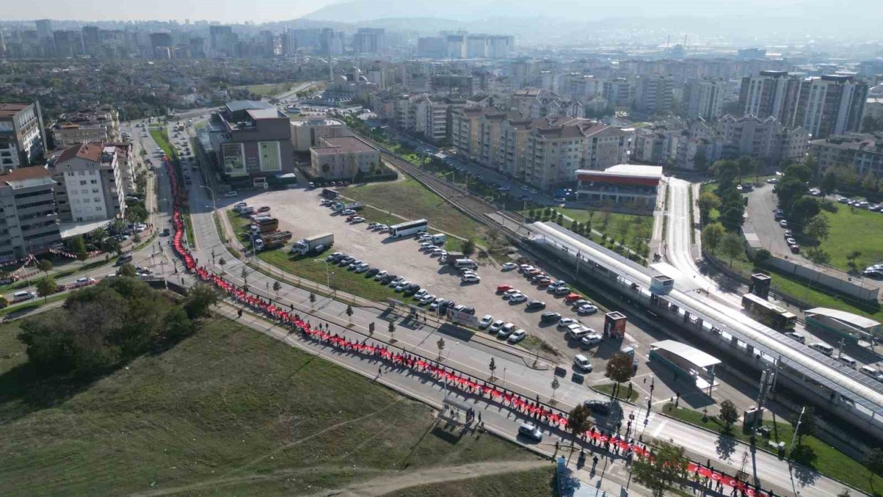 Öğrencilerden teröre lanet, "Yaşasın Cumhuriyet" yürüyüşü